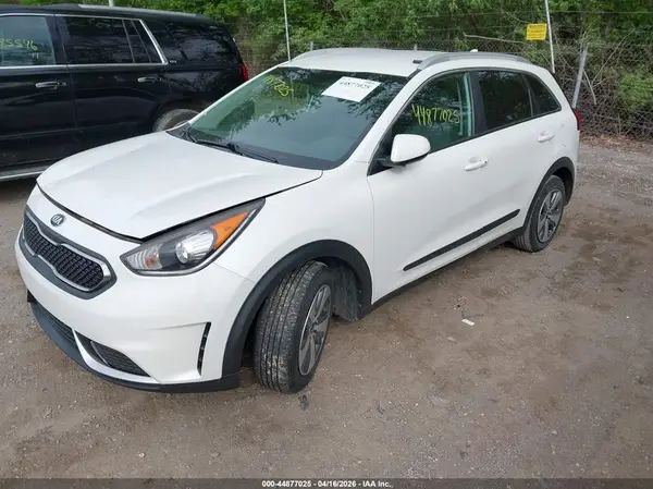KNDCB3LC1H5047065 2017 KIA NIRO - Image 2