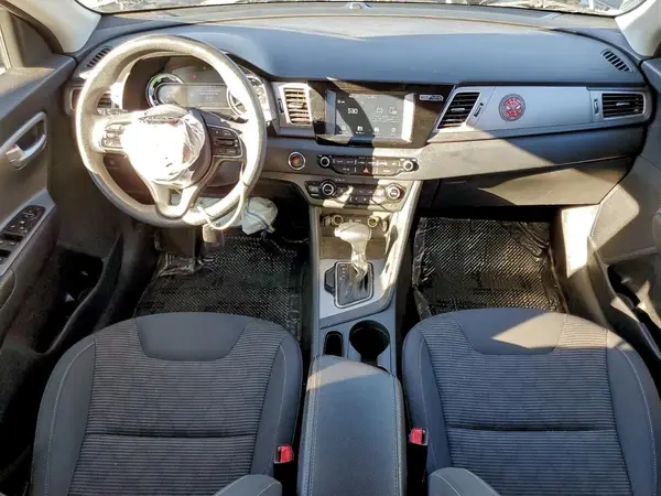 KNDCB3LC1H5048667 2017 KIA NIRO - Image 8