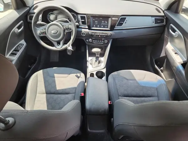 KNDCB3LC1H5048796 2017 KIA NIRO - Image 8