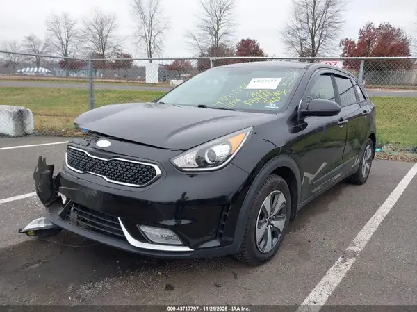 KNDCB3LC1H5048894 2017 KIA NIRO - Image 2