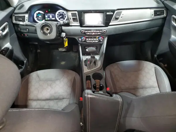 KNDCB3LC1H5049706 2017 KIA NIRO - Image 8
