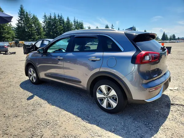 KNDCB3LC1H5050600 2017 KIA NIRO - Image 2