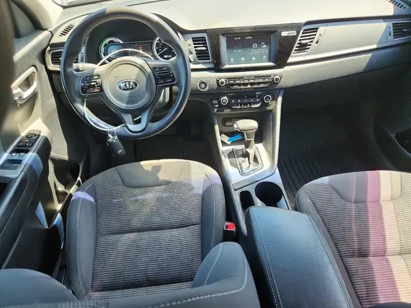 KNDCB3LC1H5050600 2017 KIA NIRO - Image 8
