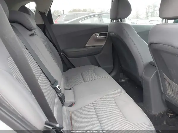 KNDCB3LC1H5056784 2017 KIA NIRO - Image 8
