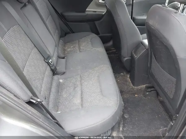 KNDCB3LC1H5068899 2017 KIA NIRO - Image 8