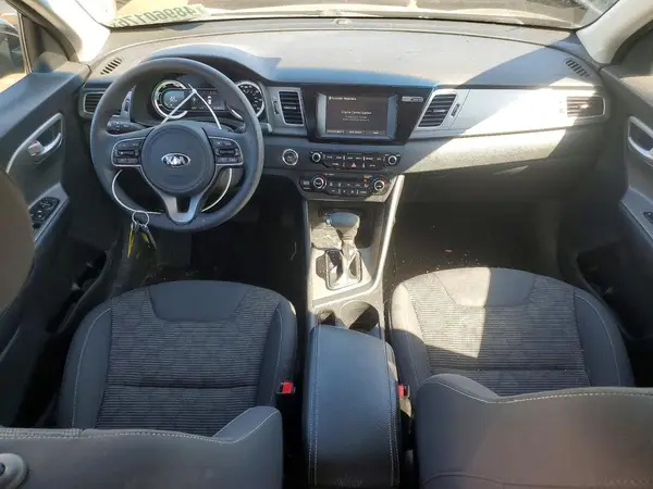 KNDCB3LC1H5073035 2017 KIA NIRO - Image 8