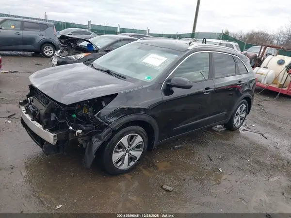 KNDCB3LC1H5073570 2017 KIA NIRO - Image 2