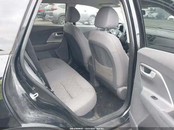 KNDCB3LC1H5073570 2017 KIA NIRO - Image 8