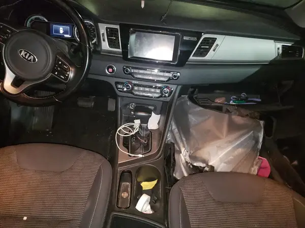KNDCB3LC1H5074556 2017 KIA NIRO - Image 8