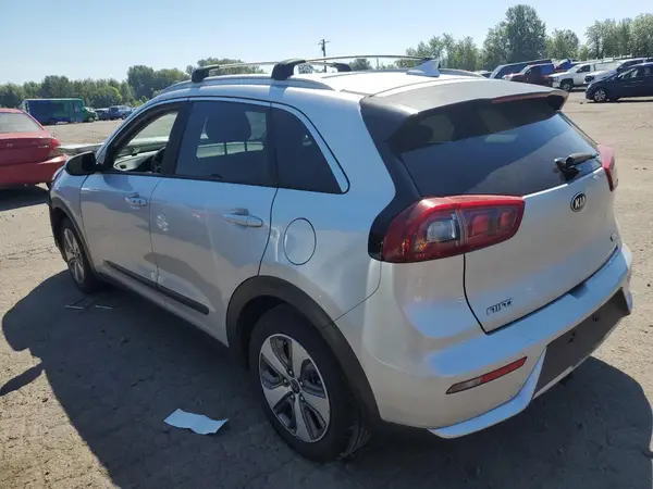 KNDCB3LC1H5076758 2017 KIA NIRO - Image 2