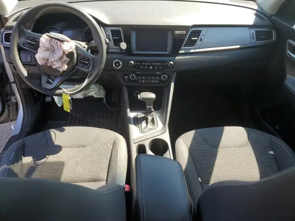 KNDCB3LC1H5076758 2017 KIA NIRO - Image 8