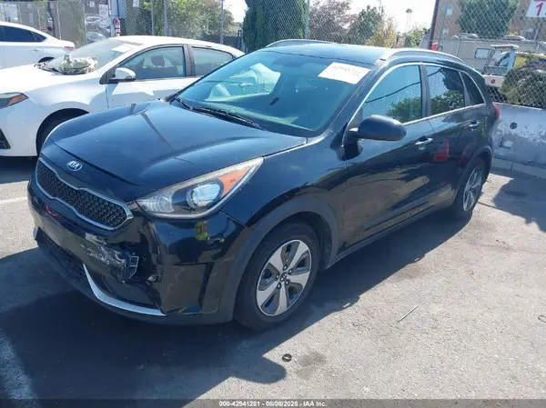 KNDCB3LC1H5084956 2017 KIA NIRO - Image 2
