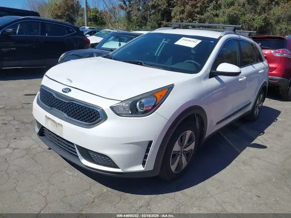KNDCB3LC1H5088585 2017 KIA NIRO - Image 2