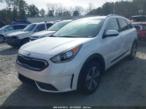 KNDCB3LC1H5089168 2017 KIA NIRO - Image 2