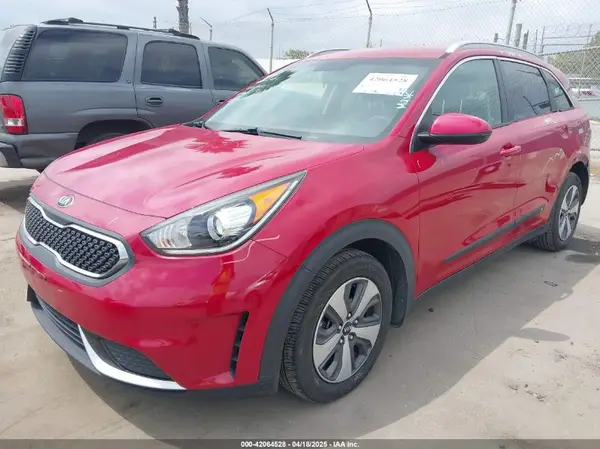 KNDCB3LC1H5101819 2017 KIA NIRO - Image 2