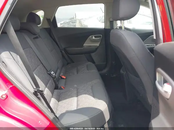 KNDCB3LC1H5101819 2017 KIA NIRO - Image 8