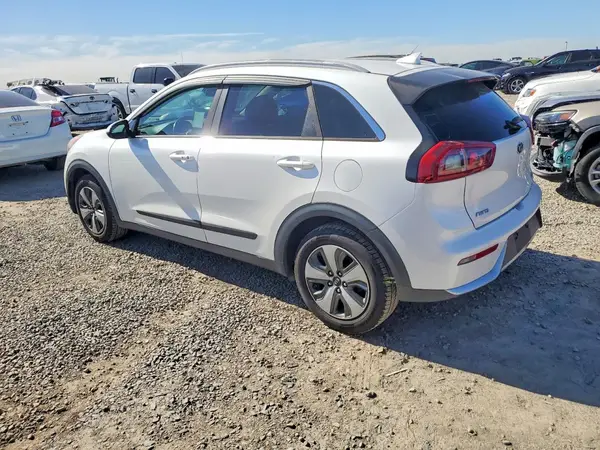 KNDCB3LC1H5103845 2017 KIA NIRO - Image 2
