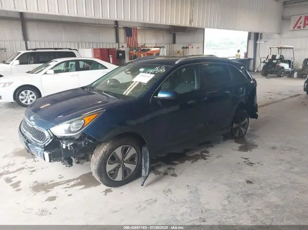 KNDCB3LC1H5104753 2017 KIA NIRO - Image 2