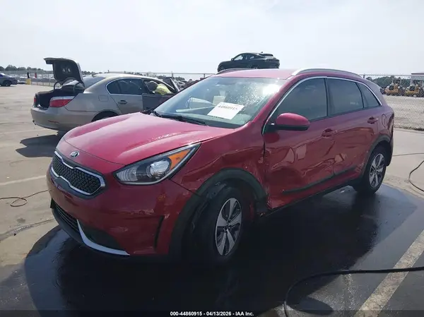 KNDCB3LC1J5117413 2018 KIA NIRO - Image 2