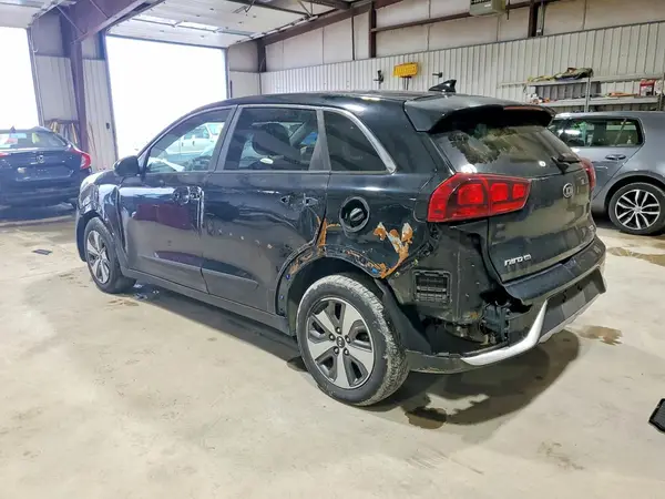 KNDCB3LC1J5118612 2018 KIA NIRO - Image 2