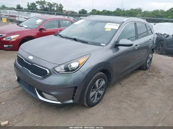 KNDCB3LC1J5122157 2018 KIA NIRO - Image 2