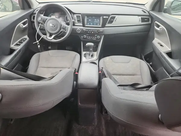 KNDCB3LC1J5122756 2018 KIA NIRO - Image 8