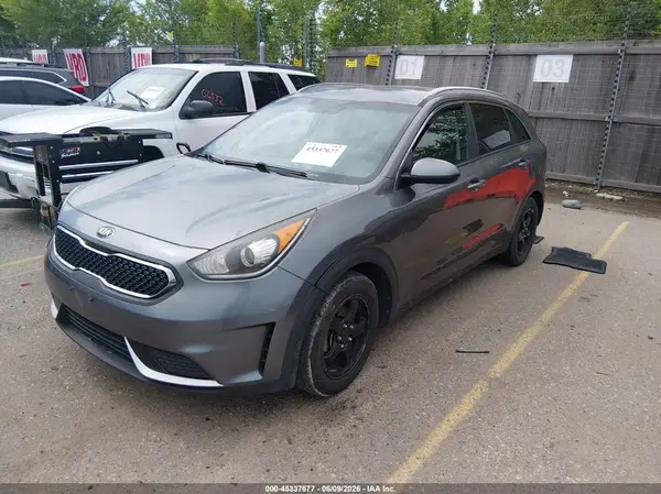 KNDCB3LC1J5123972 2018 KIA NIRO - Image 2