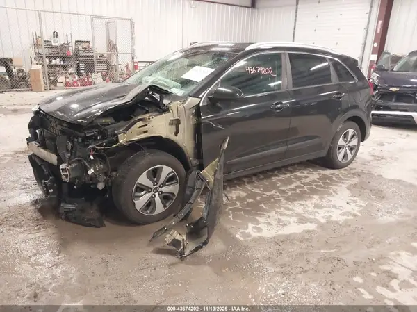 KNDCB3LC1J5124281 2018 KIA NIRO - Image 2