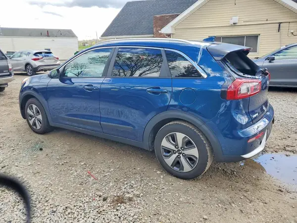 KNDCB3LC1J5142909 2018 KIA NIRO - Image 2
