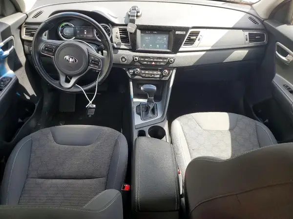 KNDCB3LC1J5142909 2018 KIA NIRO - Image 8