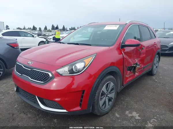 KNDCB3LC1J5157913 2018 KIA NIRO - Image 2