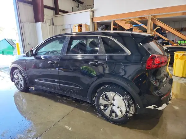 KNDCB3LC1J5158723 2018 KIA NIRO - Image 2