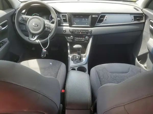KNDCB3LC1J5175778 2018 KIA NIRO - Image 8
