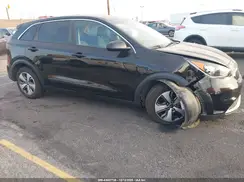 KNDCB3LC1J5203868 2018 KIA NIRO