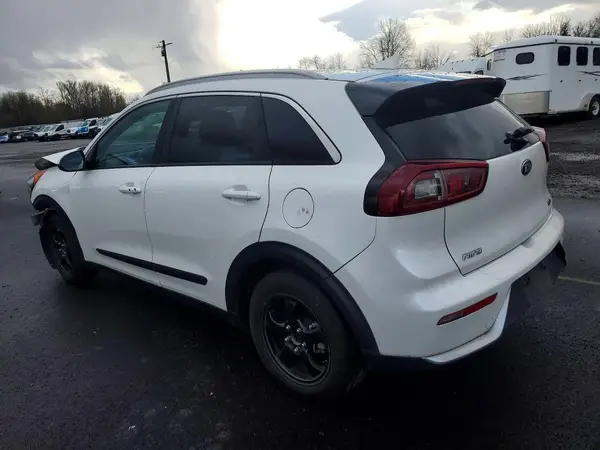 KNDCB3LC1J5204552 2018 KIA NIRO - Image 2