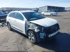 KNDCB3LC1J5204633 2018 KIA NIRO