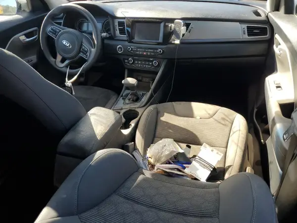 KNDCB3LC1J5206463 2018 KIA NIRO - Image 8