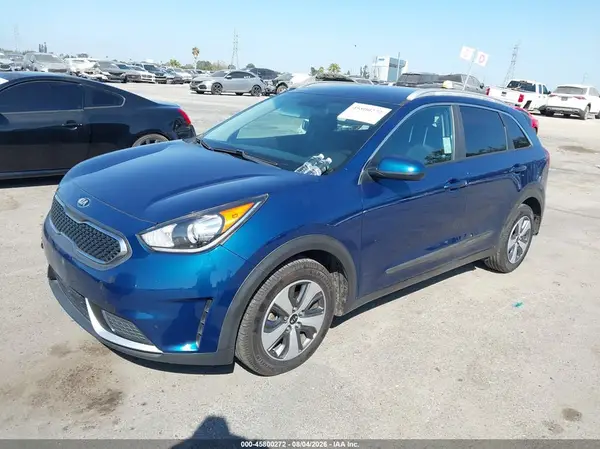 KNDCB3LC1J5206558 2018 KIA NIRO - Image 2