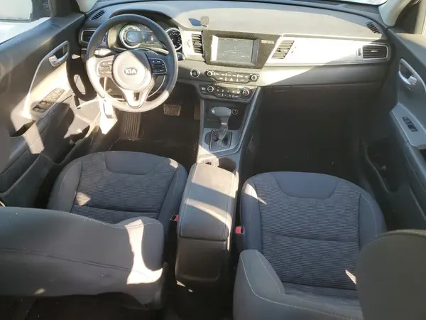 KNDCB3LC1J5210464 2018 KIA NIRO - Image 8