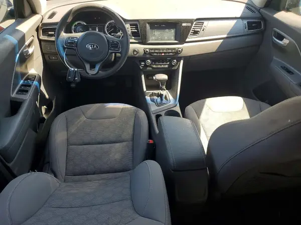 KNDCB3LC1J5210657 2018 KIA NIRO - Image 8
