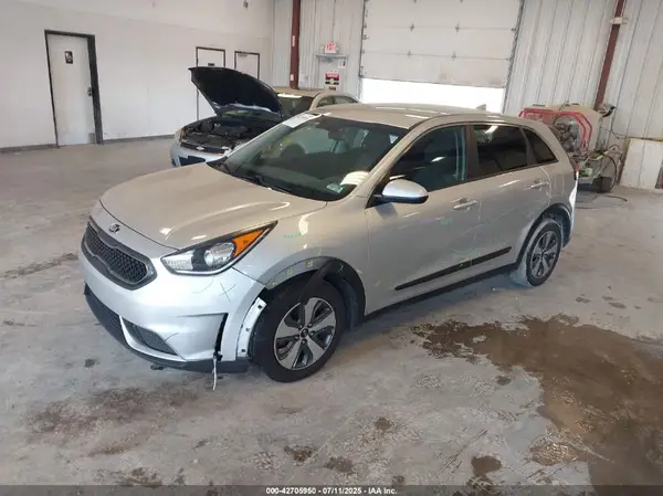 KNDCB3LC1K5220316 2019 KIA NIRO - Image 2