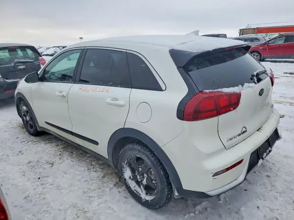 KNDCB3LC1K5226875 2019 KIA NIRO - Image 2