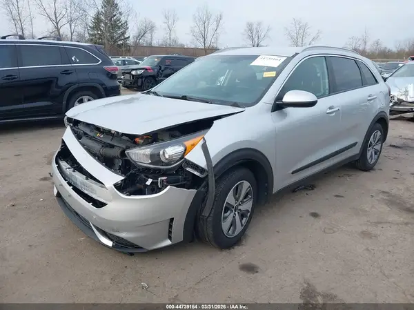 KNDCB3LC1K5240789 2019 KIA NIRO - Image 2