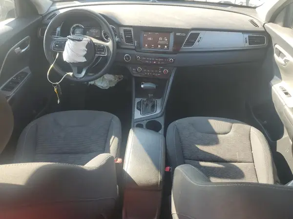 KNDCB3LC1K5243210 2019 KIA NIRO - Image 8