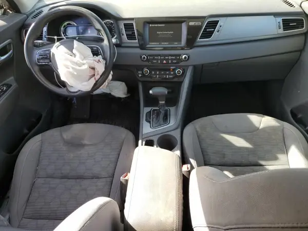KNDCB3LC1K5243854 2019 KIA NIRO - Image 8
