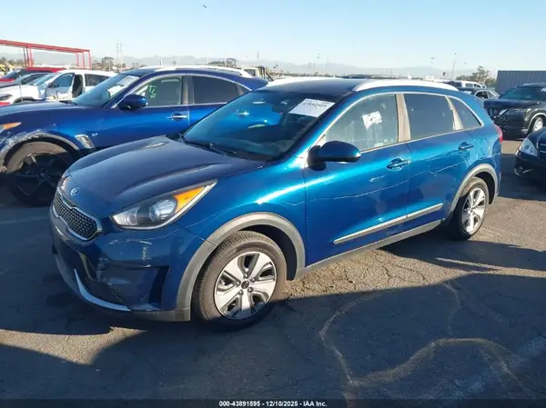 KNDCB3LC1K5251114 2019 KIA NIRO - Image 2