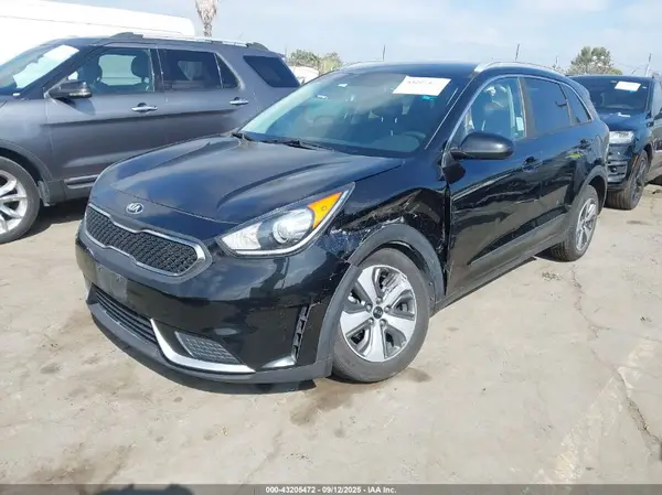 KNDCB3LC1K5263814 2019 KIA NIRO - Image 2