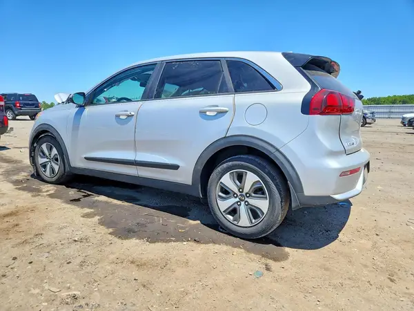 KNDCB3LC1K5290950 2019 KIA NIRO - Image 2