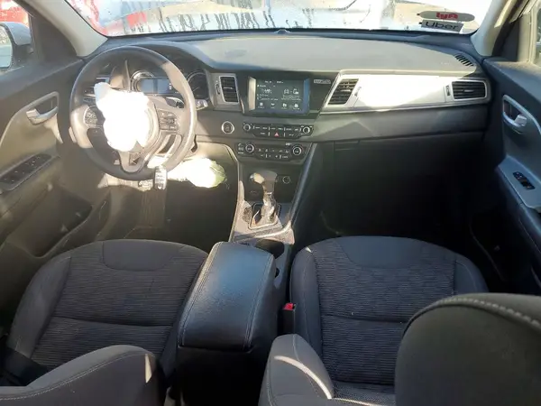 KNDCB3LC1K5297008 2019 KIA NIRO - Image 8
