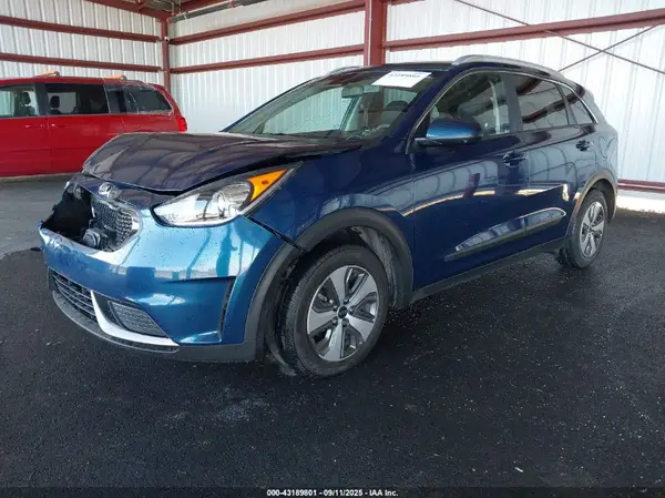 KNDCB3LC1K5304815 2019 KIA NIRO - Image 2